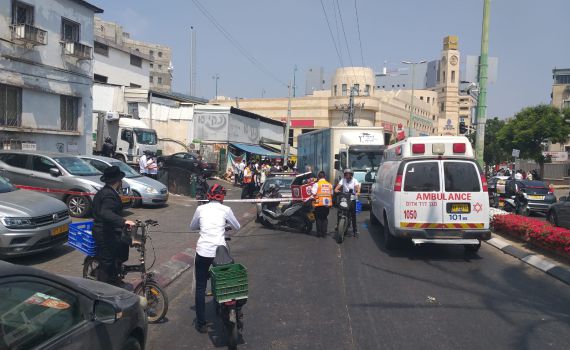 בת 80 נהרגה לאחר שנפגעה ממשאית בבני ברק