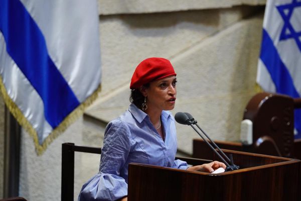 תהלה פרידמן מדברת על הנאום שחרך את הרשת. צפו