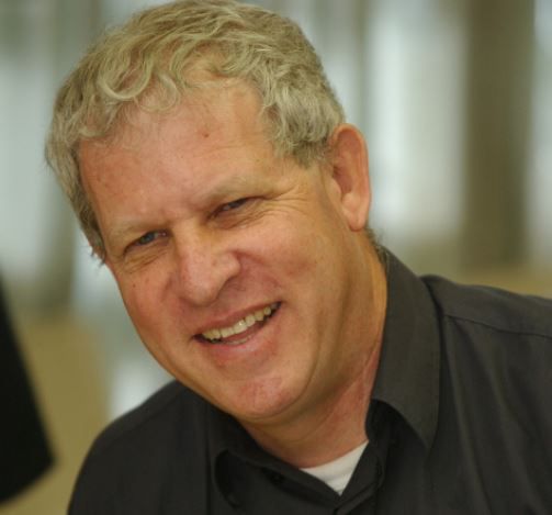 "מגעים מתקדמים": אלוף נוסף בדרך לפוליטיקה