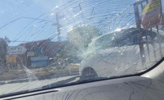 מחבל השליך סלע על משפחה מראש צורים