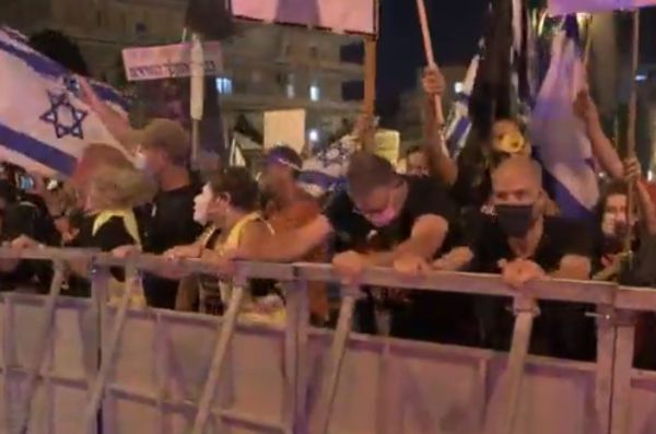 בעקבות הטענות: המשטרה מפרסמת תיעוד מהפגנת השמאל. צפו