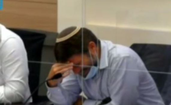 סמוטריץ' מתפוצץ מצחוק ולא מצליח לסיים משפט.צפו