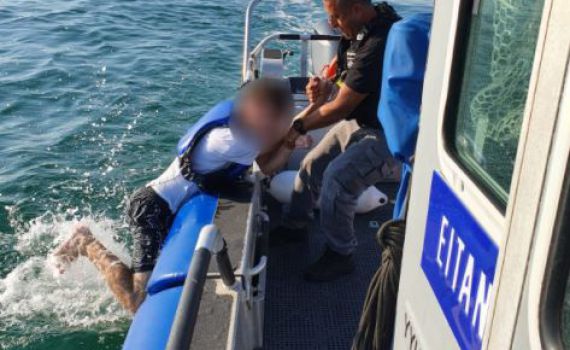 אותר באפיסת כוחות: בן 19 נסחף לעומק הים בהרצליה