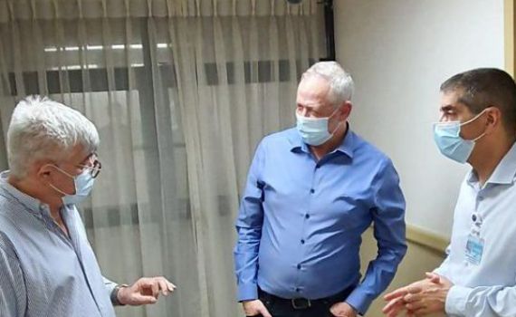 אחרי שבוע באשפוז: גנץ שוחרר מבית החולים