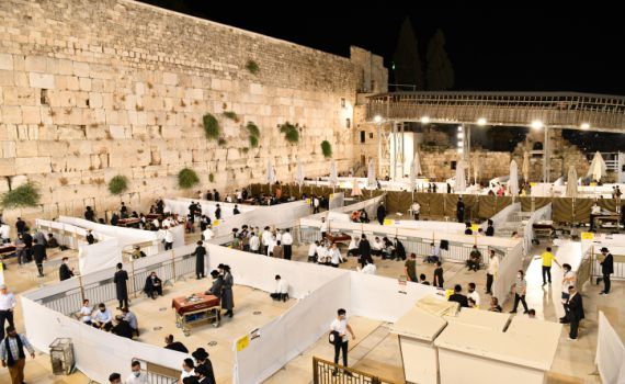 חולה קורונה שהה בכותל בתשעה באב:מי צריך בידוד?