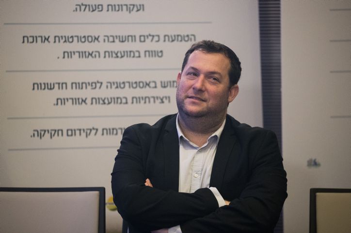 אשתו של יוסי דגן 'השתלטה' לו על הפייסבוק