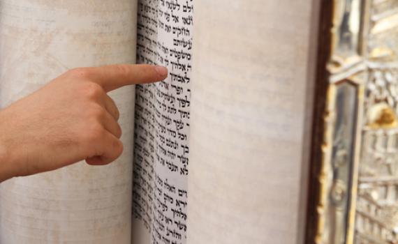 מה פירוש הציווי המוזר המופיע בפרשת עקב?