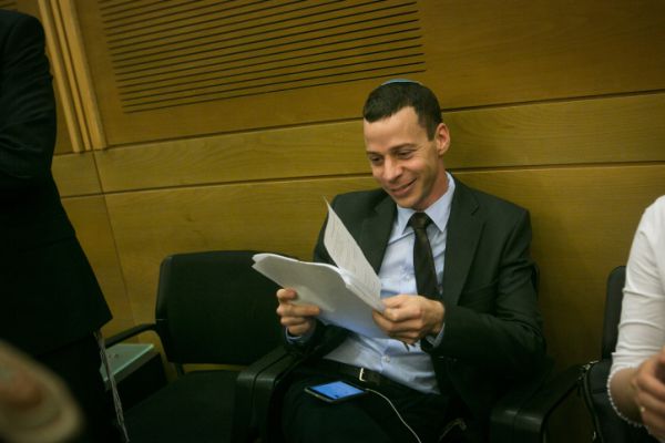 עמית סגל: הציוצים הוסרו אך אגיש תביעת לשון הרע