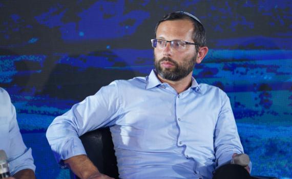 ישראל גנץ לנתניהו: "אל תהפוך אותנו להזויים"