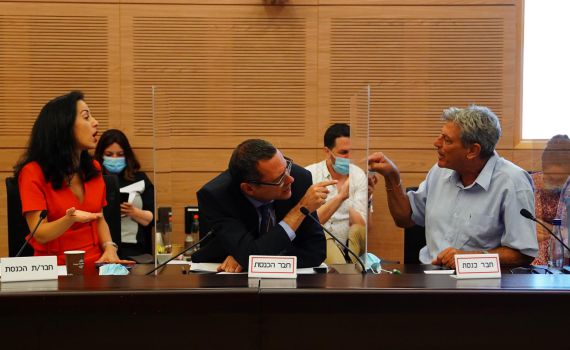 צפו: צרחות בועדת הכספים: 'חבורת אפסים'; 'של נעליך'