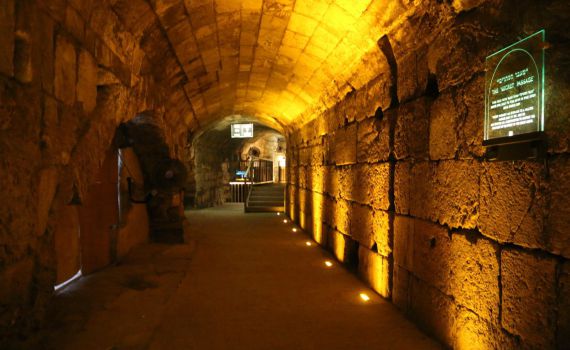 אחרי 5 חודשים: אתרי מנהרות הכותל המערבי נפתחים מחדש