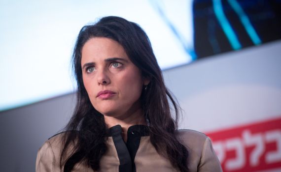 כך ניסו בגוש השינוי להשתיק את איילת שקד