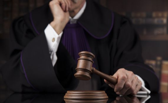 כששופטים חושבים מחשבות של שוטרים