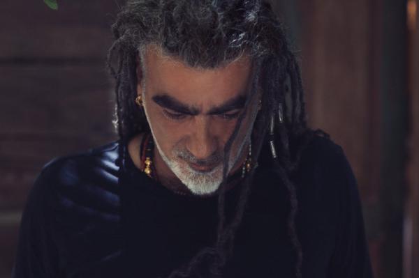 "את שומעת": מוש בן ארי בסינגל חדש לט"ו באב. צפו