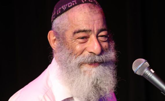 "הוא היה אומר": אריאל זילבר משיק שיר חדש לאלול