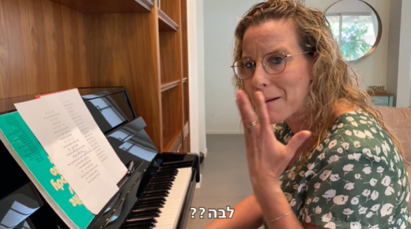 צפו: רביטל ויטלזון במחרוזת סוכות קורעת