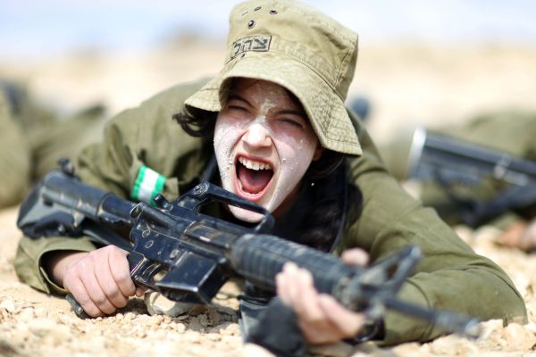 צה"ל יבחן מחדש גיוס בנות ליחידות קרביות