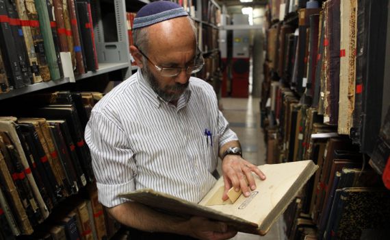 אי אפשר לשאוף להיות אור לגויים ולסגור ספריה לאומית