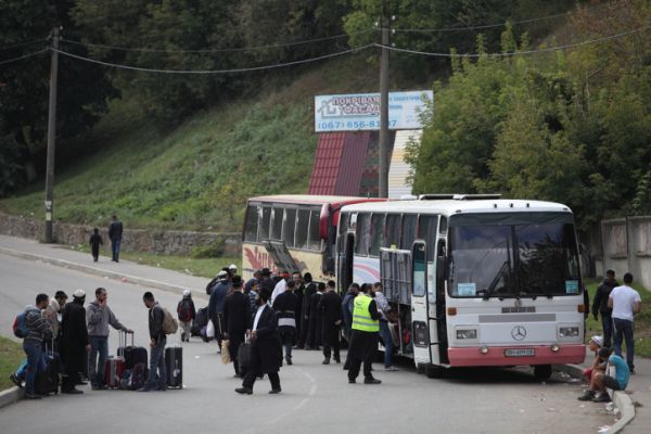 היציאה לאומן מביאה את ההיפך מקדושה וצניעות