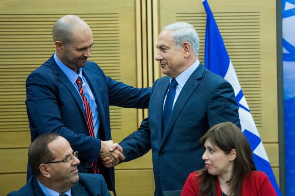 דרישה מבג"ץ: אוחנה שליח נתניהו, לעצור מינוי מפכ"ל