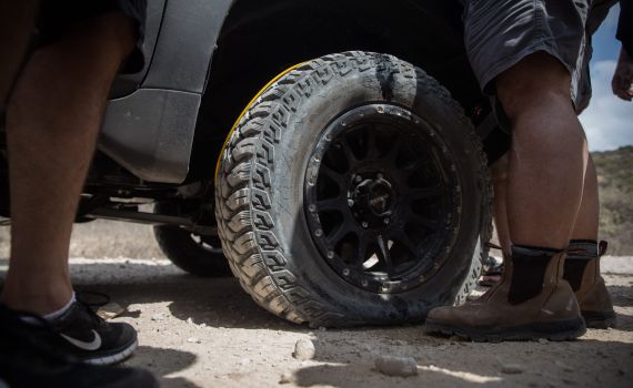 תושב ניר דוד חתך צמיגים למטיילים ששחו בנחל האסי