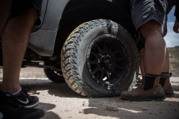 תושב ניר דוד חתך צמיגים למטיילים ששחו בנחל האסי