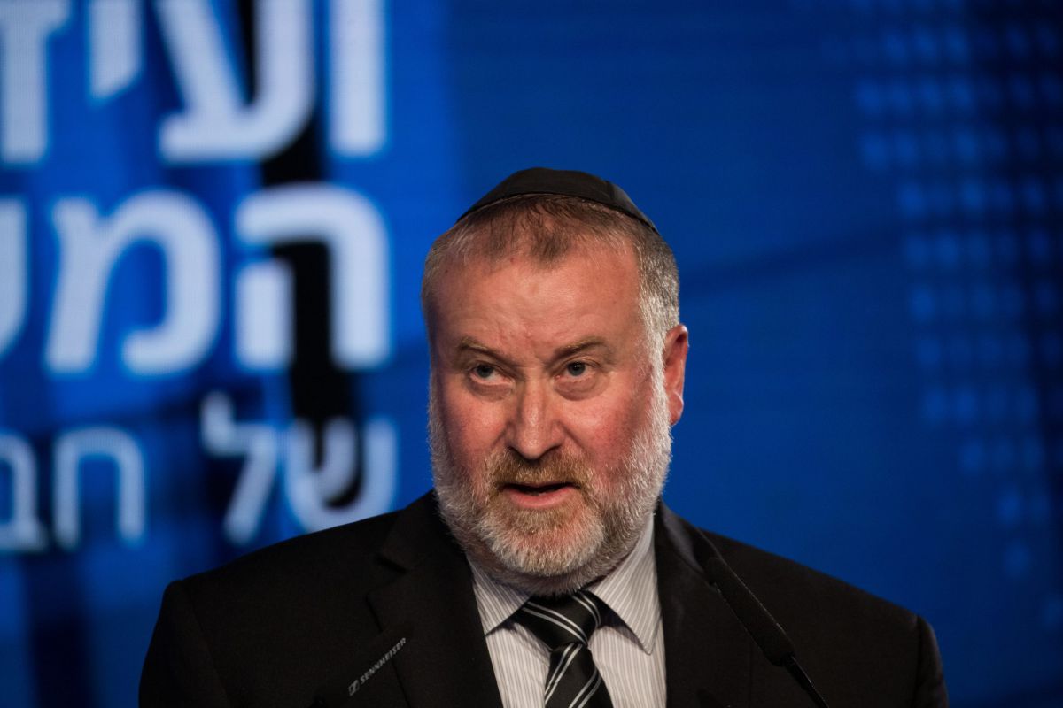 מנדלבליט מתנגד לפינוי מאהלי המחאה נגד נתניהו