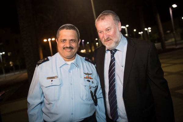 דרישה ממנדלבליט: הסבר את שיחותיך עם רוני אלשיך