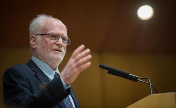 עמוס גלעד: "בעוד שנים אנחנו יכולים לסבול מזה"