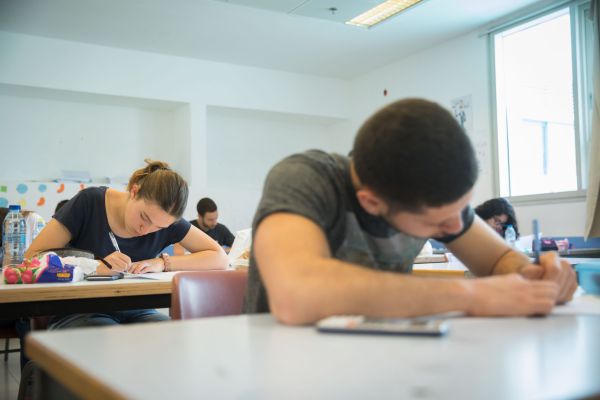 עלייה בזכאות לבגרות, בפריפריה מתוקצבים יותר