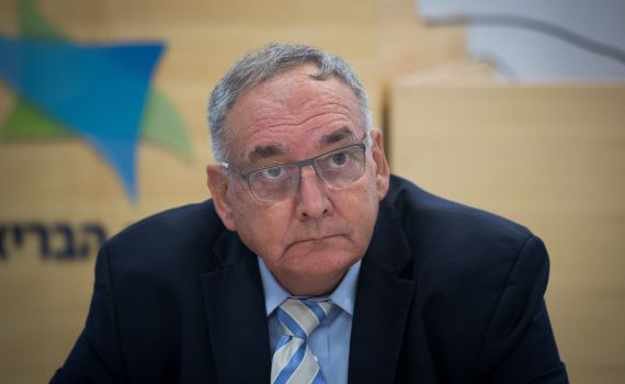 "החיסון הרוסי זהה לאחרים; העיכוב מסיבה פוליטית"