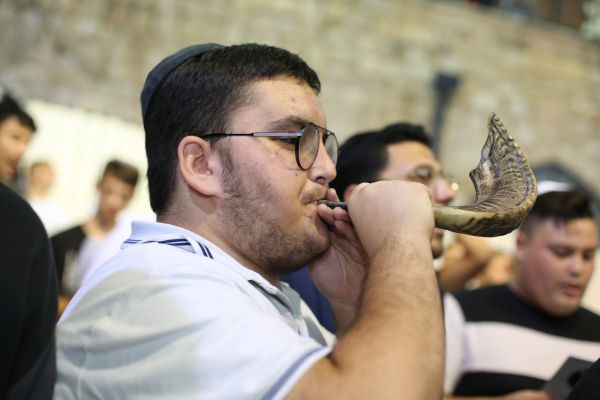 ימי סליחות: דיני חודש אלול לפי מנהגי כל העדות