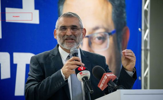 מפתיע: מיכאל בן ארי מצטרף לעתירה נגדו לבג"ץ