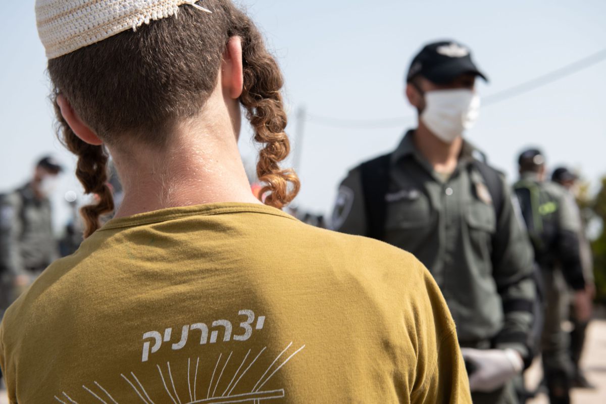 האם מג"ב מונעים מתושבי קומי אורי לבנות סוכה?