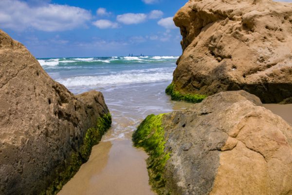 התמוטטות מצוקים בחופי הים: "אנשים עלולים למות"