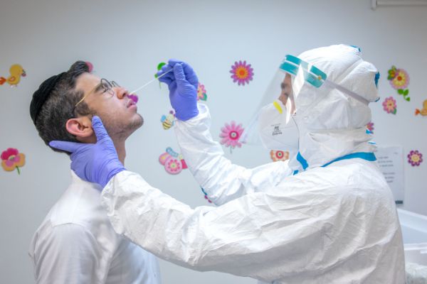 בשיא המשבר: מעבדות הקורונה הכריזו על שביתה