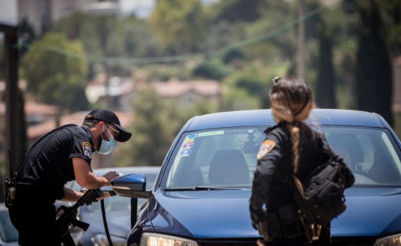 הגבלות שאושרו: 3 נוסעים ברכב, רופא יוכל לסגור עסק