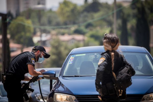 הגבלות שאושרו: 3 נוסעים ברכב, רופא יוכל לסגור עסק