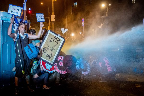 עדות; שילמו לי שאתחזה לאיש ימין ואתקוף. האזינו: