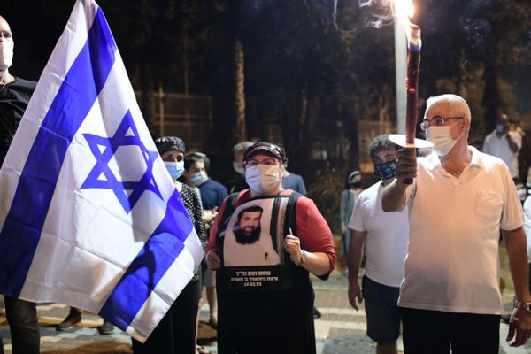 מאות מפגינים במקום בו נרצח הרב שי אוחין הי"ד