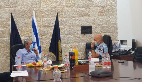 בגלל הרב פרץ, מפקד מחוז ירושלים נכנס לבידוד