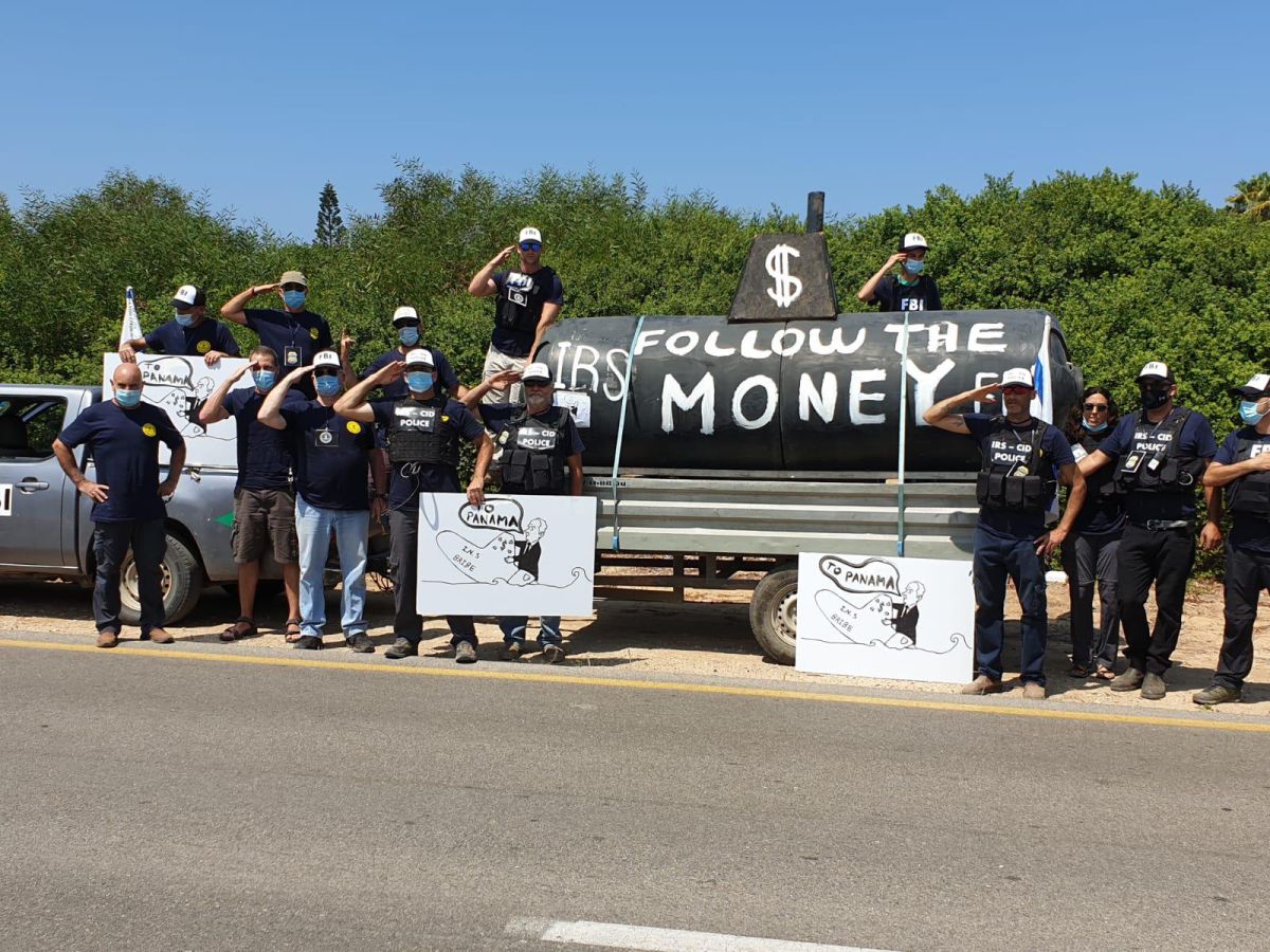 מייצג הדגלים השחורים: לחקור את פרשת הצוללות