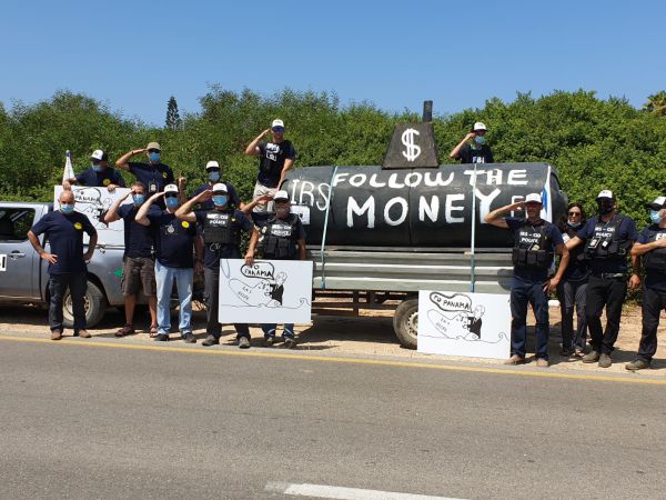 מייצג הדגלים השחורים: לחקור את פרשת הצוללות