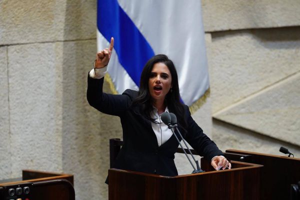 פסקת ההתגברות נפלה: רק 5 הח"כים של ימינה תמכו