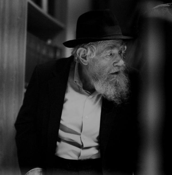 נפרדים מגדול הדור: הרב שטיינזלץ הובא למנוחות