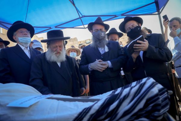 גלריה: דרכו האחרונה של הרב שטיינזלץ זצ"ל