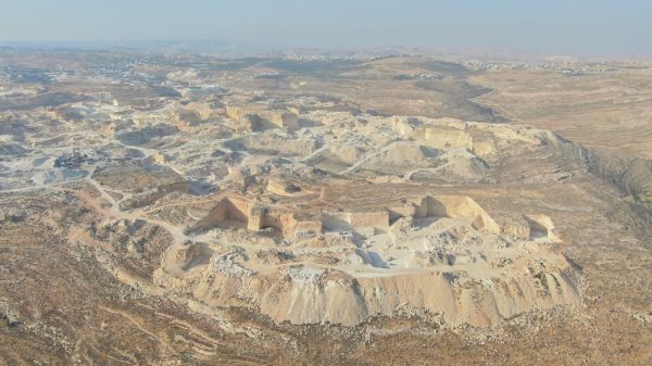 עתירה:הפלסטינים ממשיכים להשתלט על אדמות מדינה