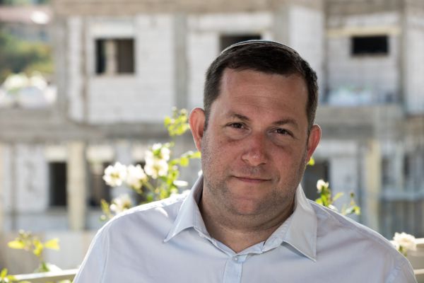 "לתמוך בהחלת חוק משאל עם ביהודה ושומרון"