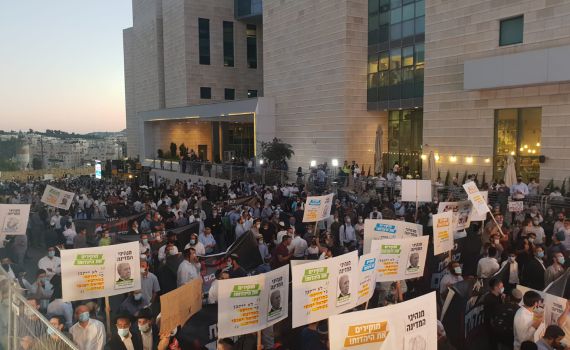 "לבזות כל קודש בישראל" הפגנה נגד 'היהודים באים'