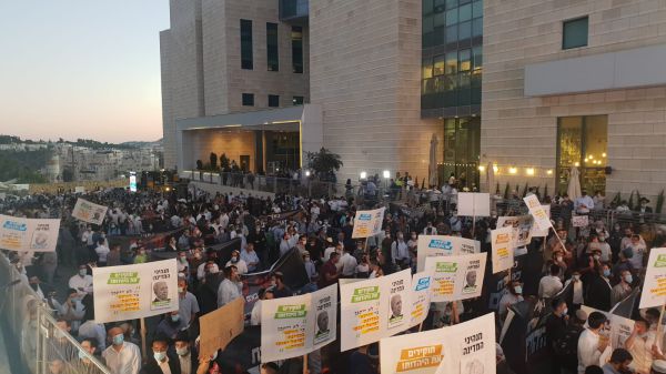 "לבזות כל קודש בישראל" הפגנה נגד 'היהודים באים'